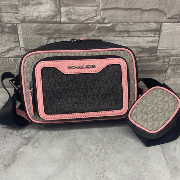 Michael Kors Cooper Colorblock Black and Pink Logo Camera Crossbody & Wallet Set - Picture 4 of 15